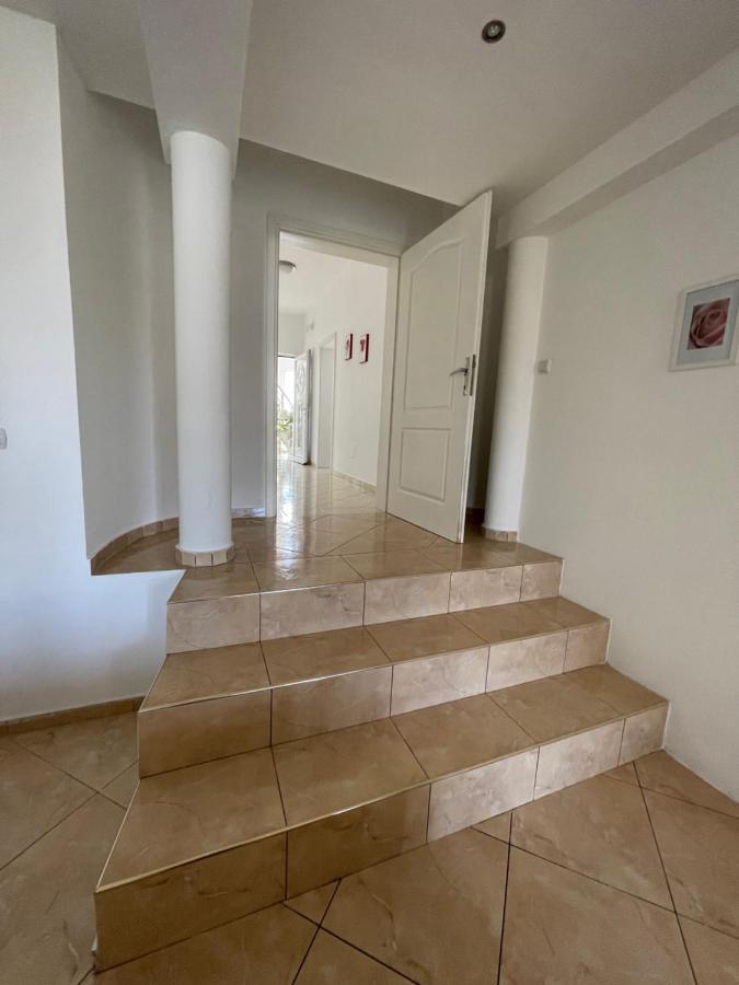 Apartments Rozela Улцинь Екстер'єр фото